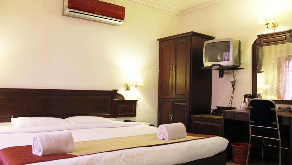 Hotel Archana Inn Kochi Exterior foto